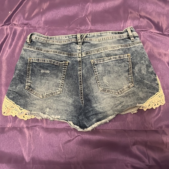 My Style Denim Shorts with lace accent size 10 - Picture 2 of 4
